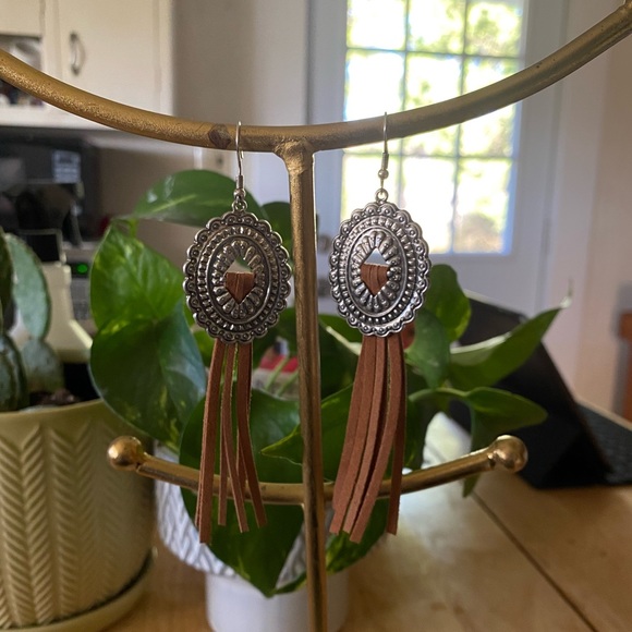 Western Concho Silver Metal Medallion Earrings With Tan Brown Tassle Fringe - Picture 4 of 4